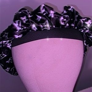 Pretty in Black Bonnet💛